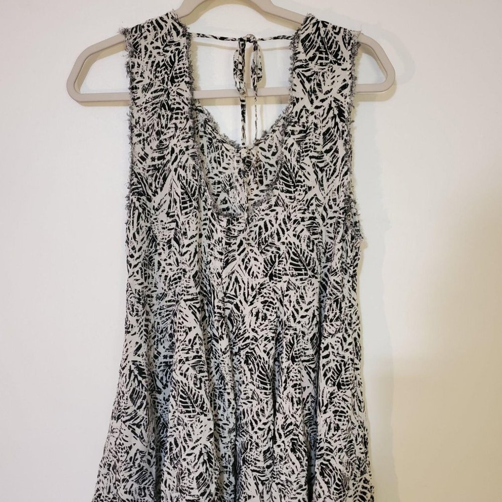 Ecoté White and Black Sun Dress